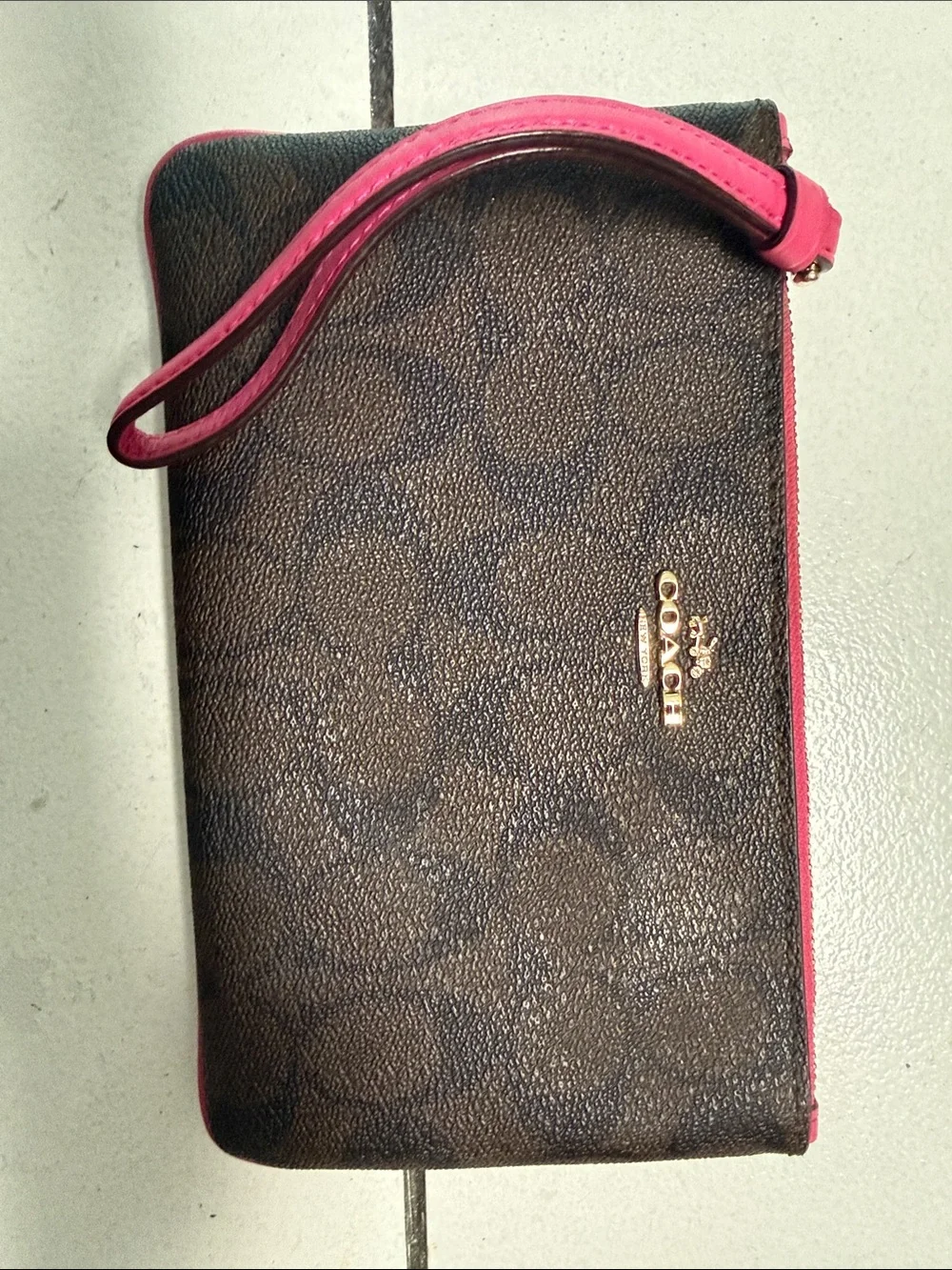 Coach cure wristlet